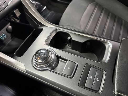 Used 2020 Ford Fusion SE FWD image 21