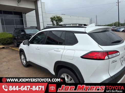 Used 2024 Toyota Corolla Cross LE image 5