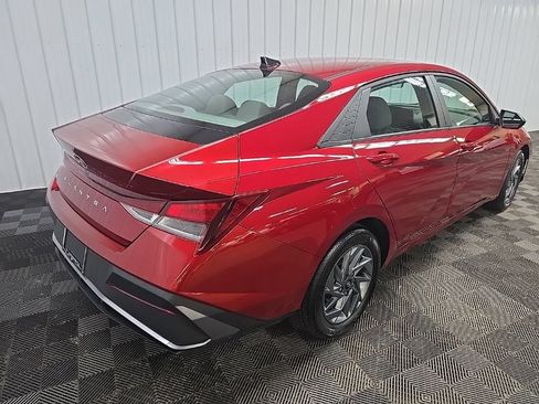 Used 2024 Hyundai Elantra SEL FWD image 11