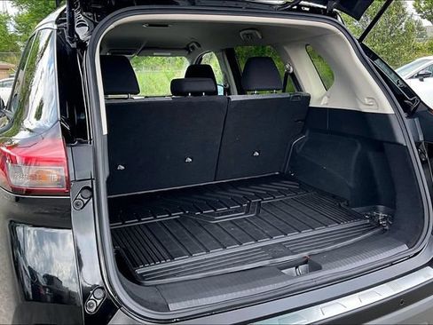 Certified 2023 Nissan Rogue SV FWD image 30