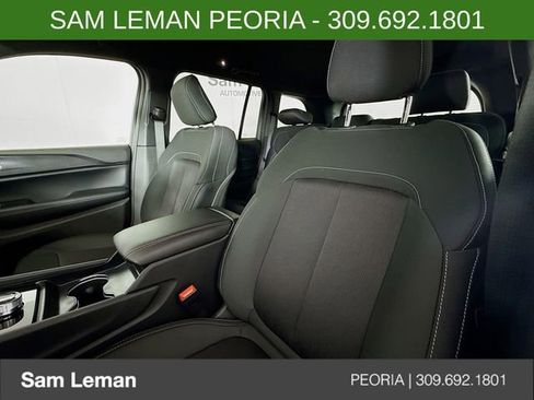 New 2025 Jeep Grand Cherokee Laredo image 19