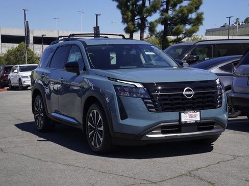 New 2026 Nissan Pathfinder Platinum image 2