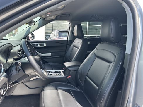 Used 2023 Ford Explorer XLT w/ Equipment Group 202A AWD/4WD image 6