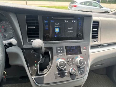 Used 2016 Toyota Sienna LE AWD/4WD image 15