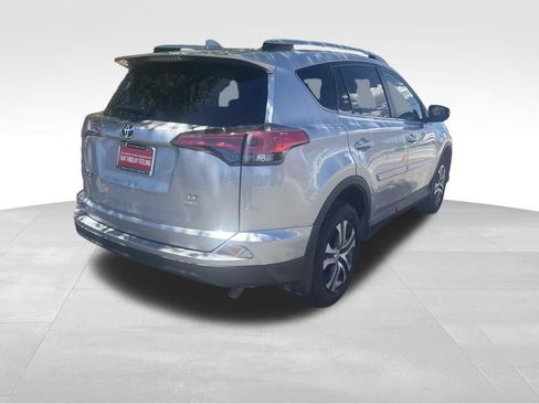 Used 2018 Toyota RAV4 LE w/ Carpet Mat Package AWD/4WD image 4