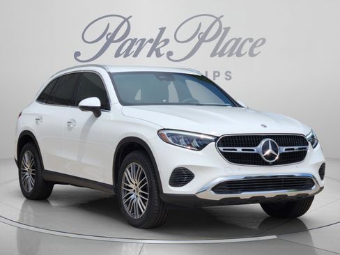 Certified 2025 Mercedes-Benz GLC 300 4MATIC image 4