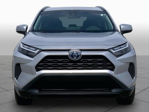 Used 2022 Toyota RAV4 XLE w/ Convenience Package AWD/4WD image 4