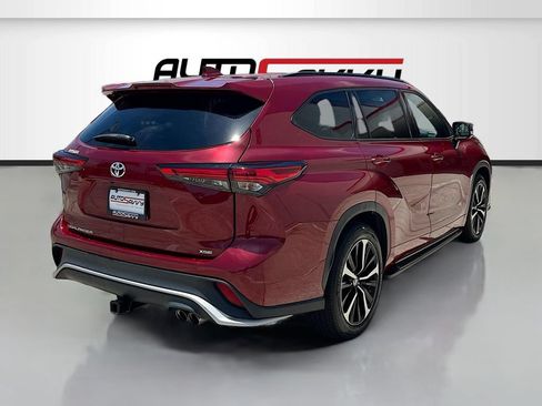 Used 2022 Toyota Highlander XSE FWD image 7