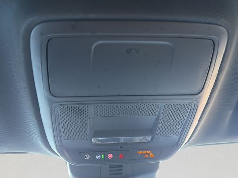 Used 2025 Buick Enclave Preferred w/ Power Package FWD image 21