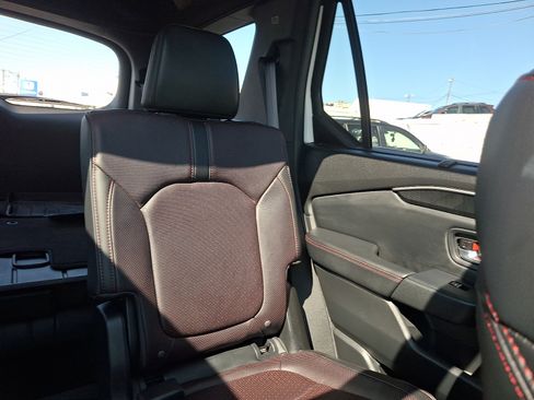 Used 2025 Honda Pilot Black Edition image 16