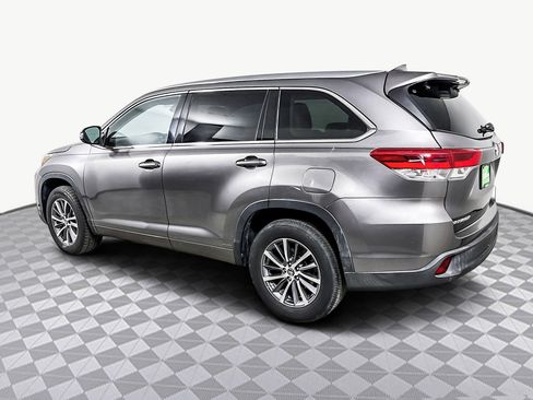 Used 2018 Toyota Highlander XLE image 7