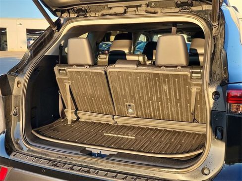 Used 2022 Toyota Highlander Limited image 7