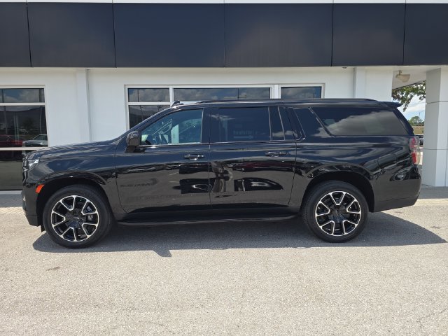 Certified 2024 Chevrolet Suburban RST RWD image 4