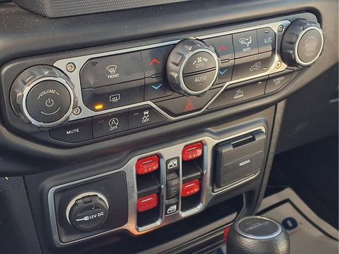 Used 2023 Jeep Gladiator Willys image 13