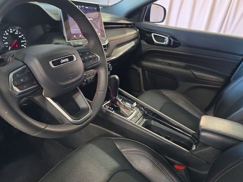 Used 2024 Jeep Compass Trailhawk AWD/4WD image 14