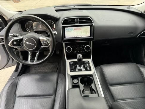 Used 2020 Jaguar XE S RWD image 11
