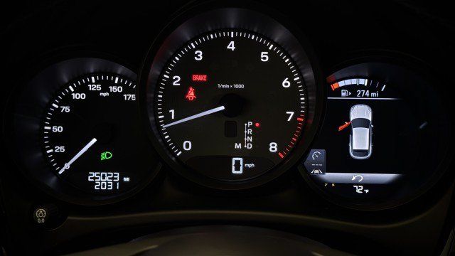 Used 2023 Porsche Macan S AWD/4WD image 16