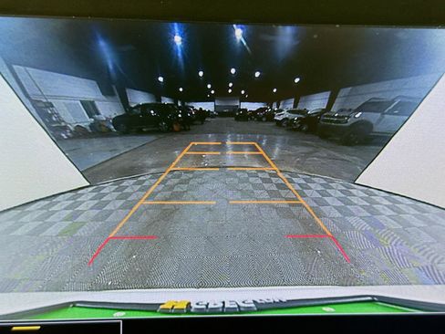 Used 2023 GMC Terrain SLT image 18