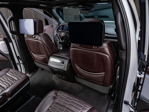Used 2023 Cadillac Escalade ESV V AWD/4WD image 31