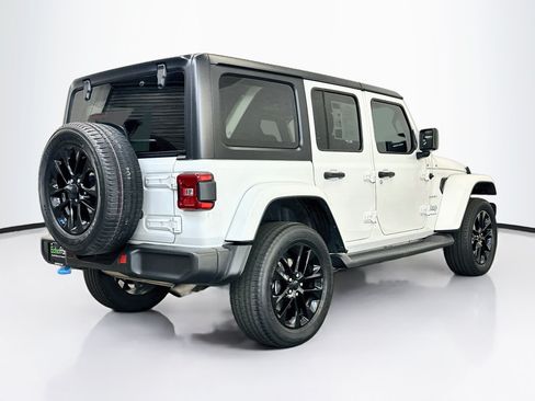 Used 2023 Jeep Wrangler Unlimited Sahara AWD/4WD image 9
