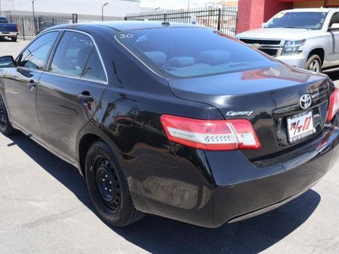 Used 2011 Toyota Camry LE FWD image 5