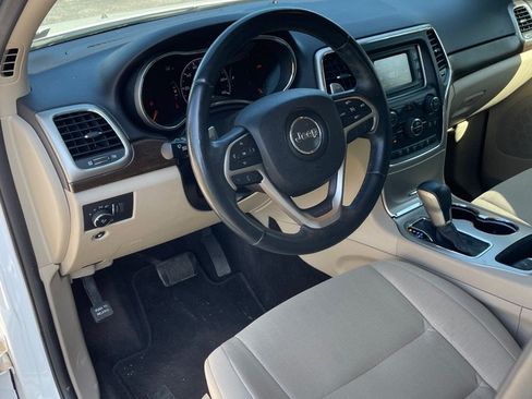 Used 2017 Jeep Grand Cherokee Laredo w/ Quick Order Package 23E AWD/4WD image 9