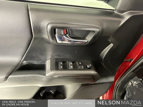 Used 2022 Toyota Tacoma TRD Sport w/ Technology Package image 18