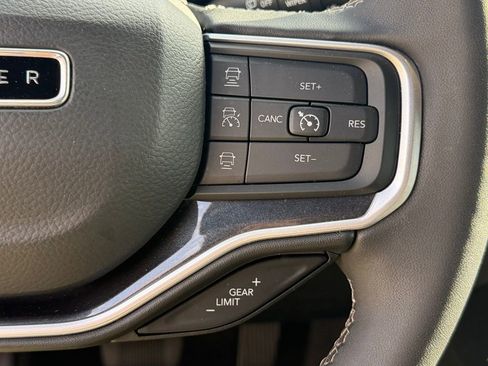 Used 2024 Jeep Wagoneer 4WD w/ Premium Group I image 24