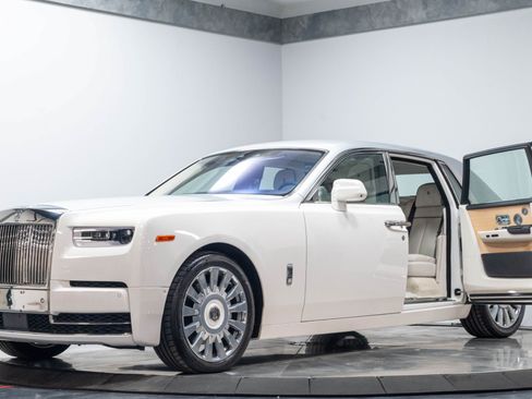 Used 2019 Rolls-Royce Phantom Sedan RWD image 2