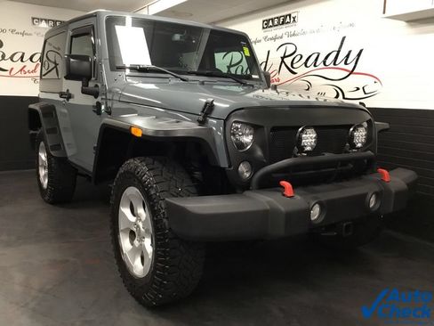 Used 2015 Jeep Wrangler Sahara w/ Connectivity Group AWD/4WD image 3