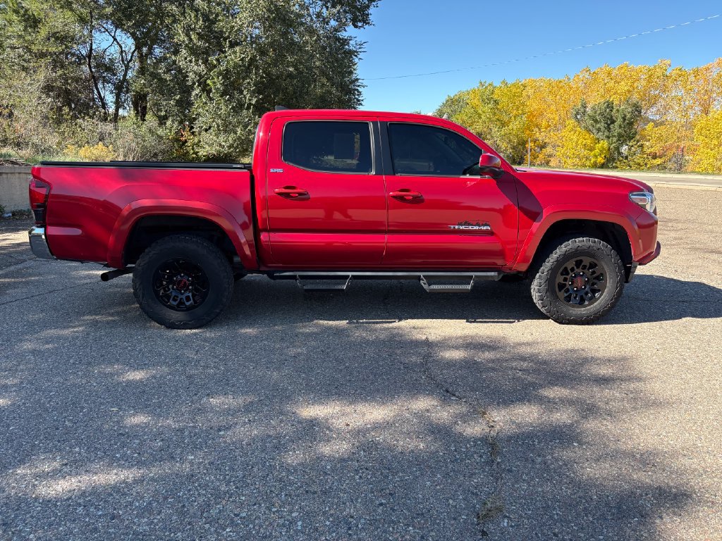 Used 2019 Toyota Tacoma SR5 AWD/4WD image 3