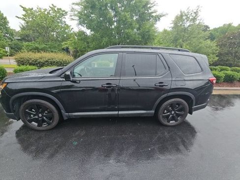 Used 2025 Honda Pilot Black Edition image 1