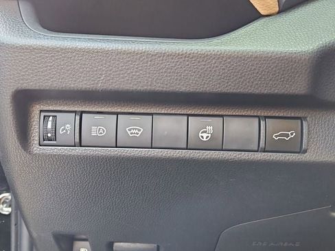 Used 2023 Toyota RAV4 XLE Premium image 30