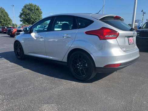 Used 2016 Ford Focus SE w/ Equipment Group 201A FWD image 4