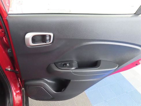 Used 2025 Hyundai Venue SEL FWD image 30