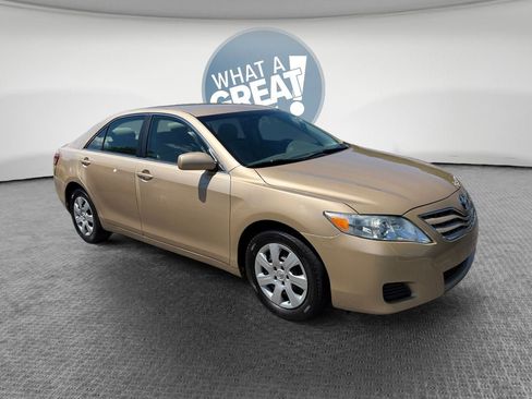 Used 2010 Toyota Camry LE FWD image 1