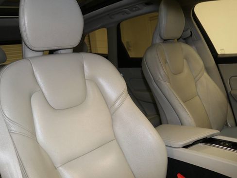 Used 2019 Volvo XC60 T5 Momentum w/ Premium Package image 78