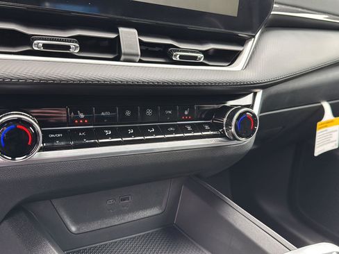 New 2026 Chevrolet Equinox LT w/ Convenience Package II image 24