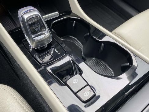 Used 2023 Volvo XC40 B5 Ultimate w/ Protection Package Premier image 29