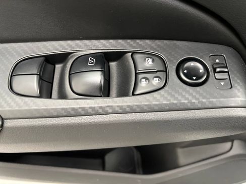 Used 2025 Nissan Altima 2.5 SV FWD image 15