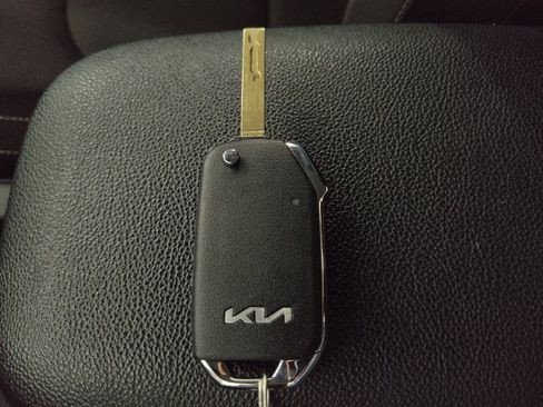 Used 2023 Kia Forte LXS w/ LXS Technology Package FWD image 32