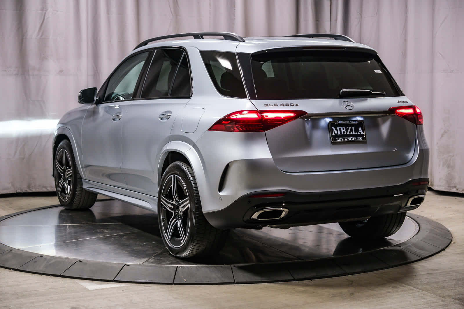 Used 2026 Mercedes-Benz GLE 450e 4MATIC w/ AMG Line Exterior image 2