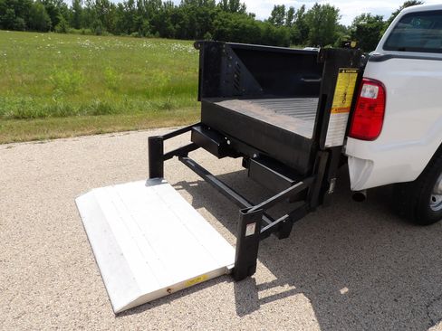Used 2016 Ford F250 XL w/ Camper Package RWD image 11