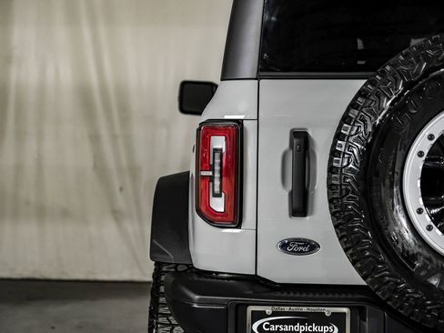 Used 2024 Ford Bronco Badlands image 62
