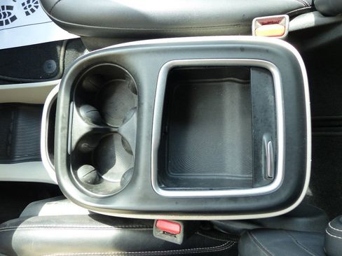 Used 2024 Chrysler Pacifica Touring-L FWD image 54