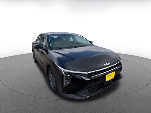 Used 2025 Kia K4 FWD image 2