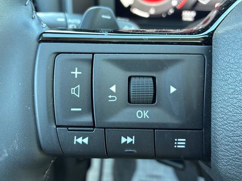 Used 2025 Nissan Rogue SL w/ Tech Package AWD/4WD image 10