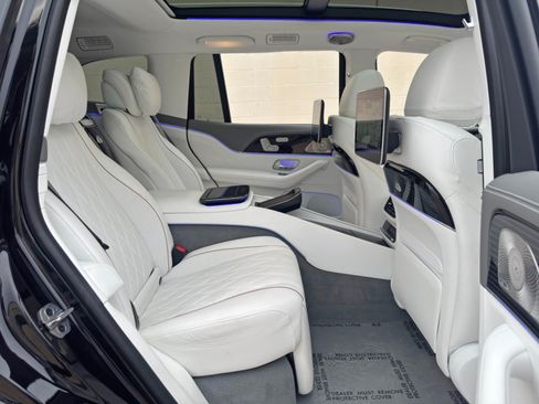Used 2024 Mercedes-Benz Maybach GLS 600 4MATIC image 69