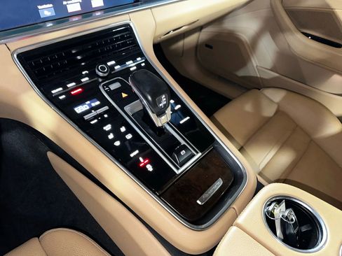 Used 2018 Porsche Panamera 4 image 28