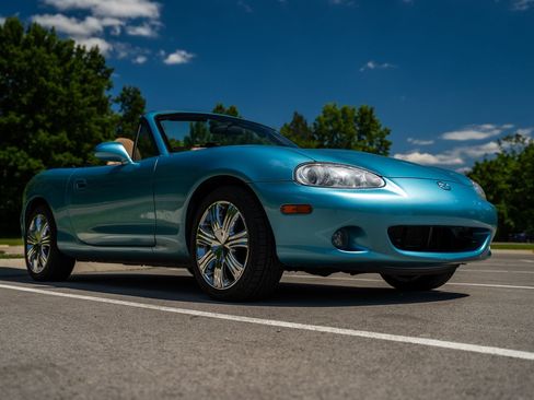 Used 2001 MAZDA MX-5 Miata RWD image 25